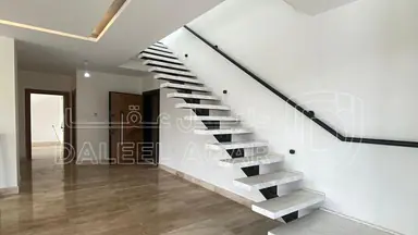 شقة - شقة للبيع طريق المطار الحويطي - 260000 دأ